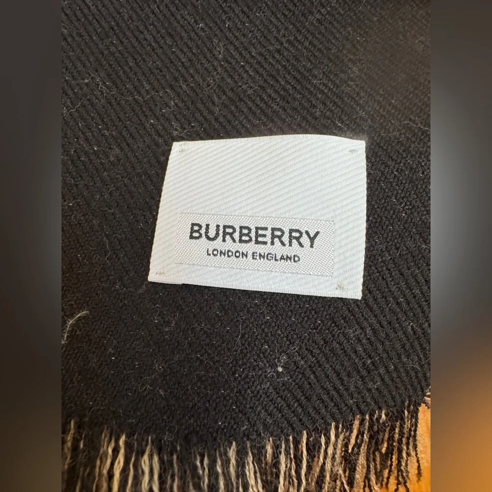 【Burberry】Wool Logo Scarf - Picture 8 of 11